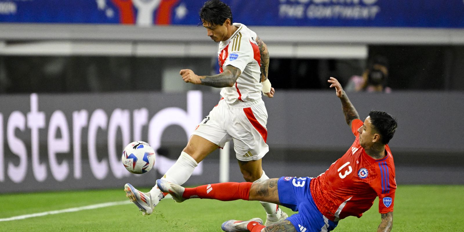 Chile e Peru não saem do 0 a 0 na Copa América