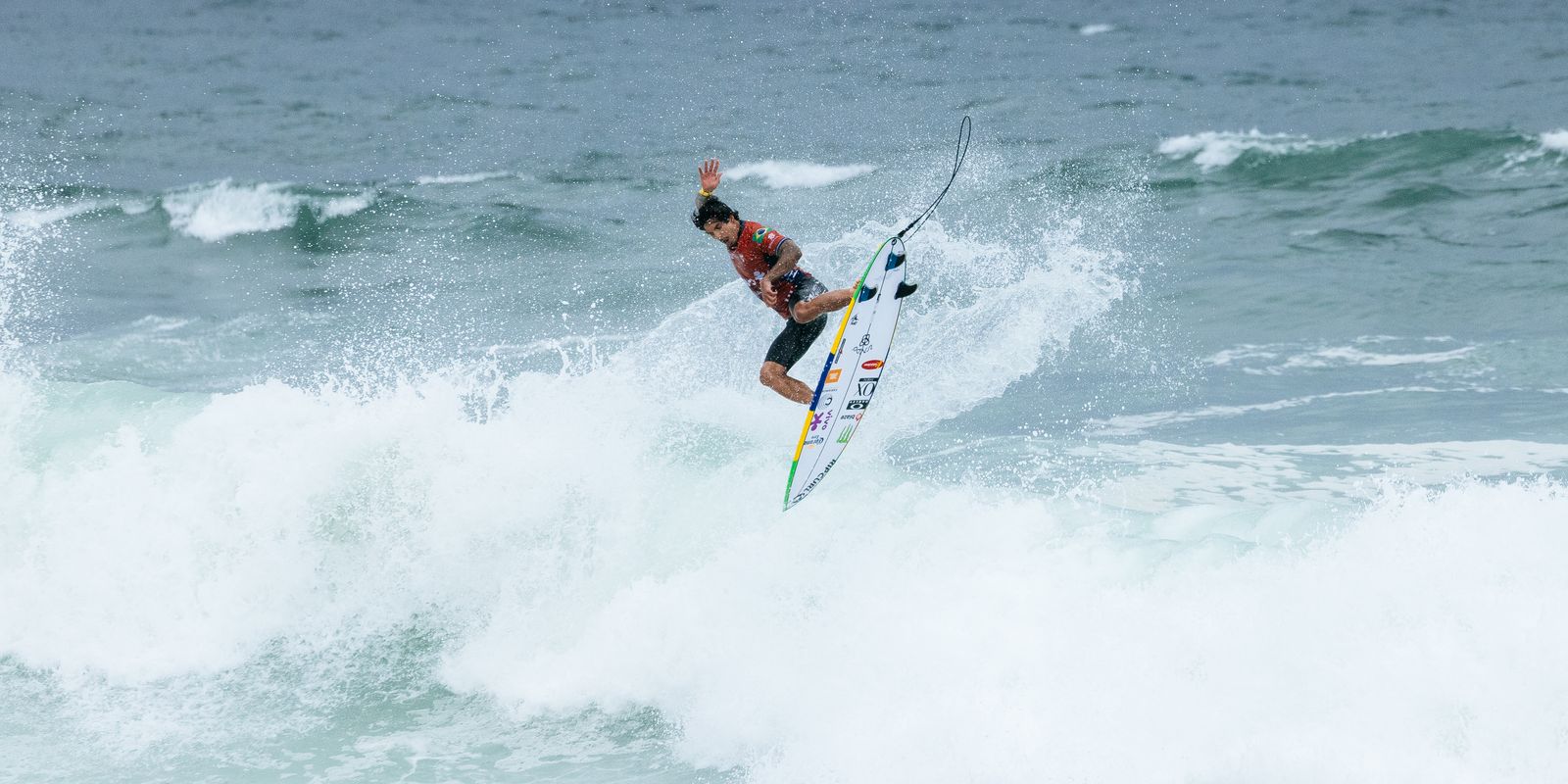 Gabriel Medina, Italo Ferreira e Yago Dora avançam em Saquarema