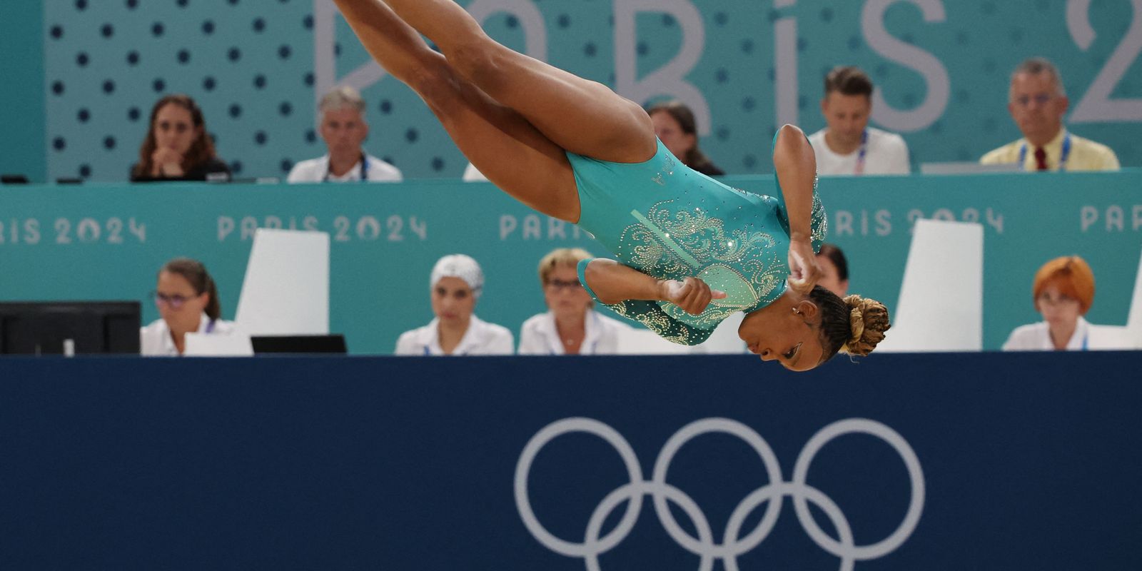 Rebeca é ouro no solo e vira maior medalhista olímpica do Brasil