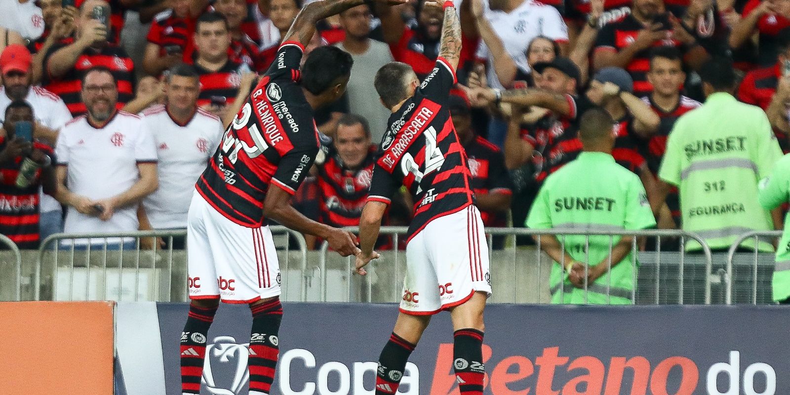 Arrascaeta decide e Flamengo avança para semifinal da Copa do Brasil