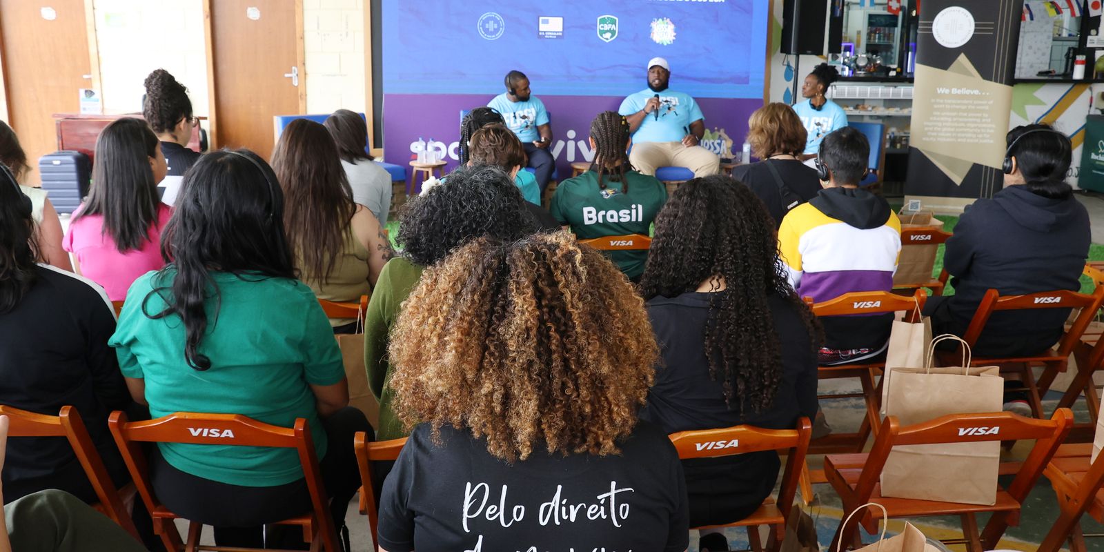 Evento em SP busca popularizar flag football entre as mulheres