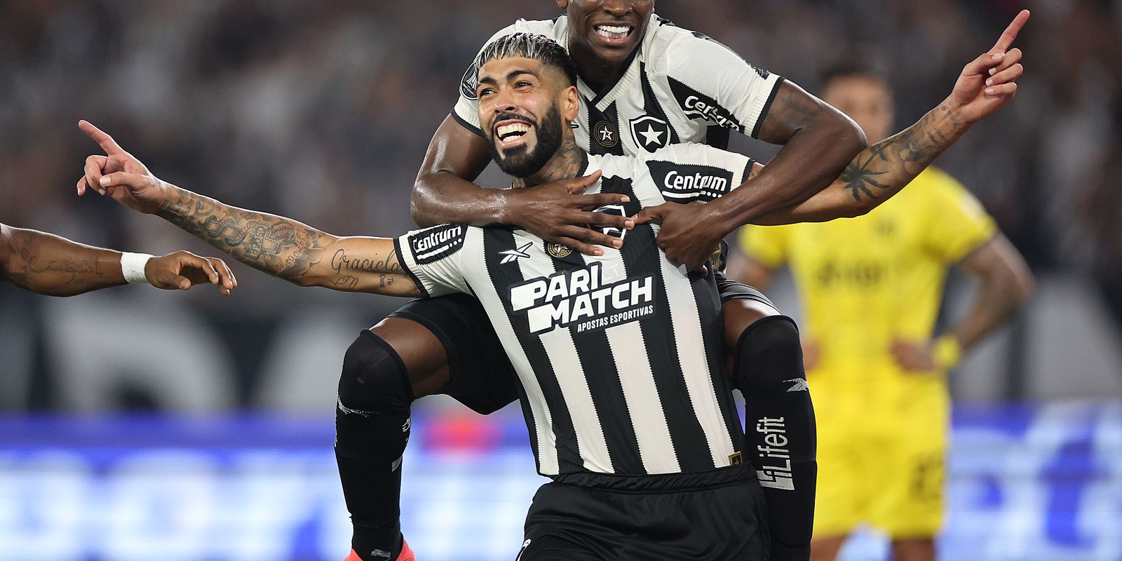 Botafogo goleia Peñarol por 5 a 0 e coloca pé na final da Libertadores